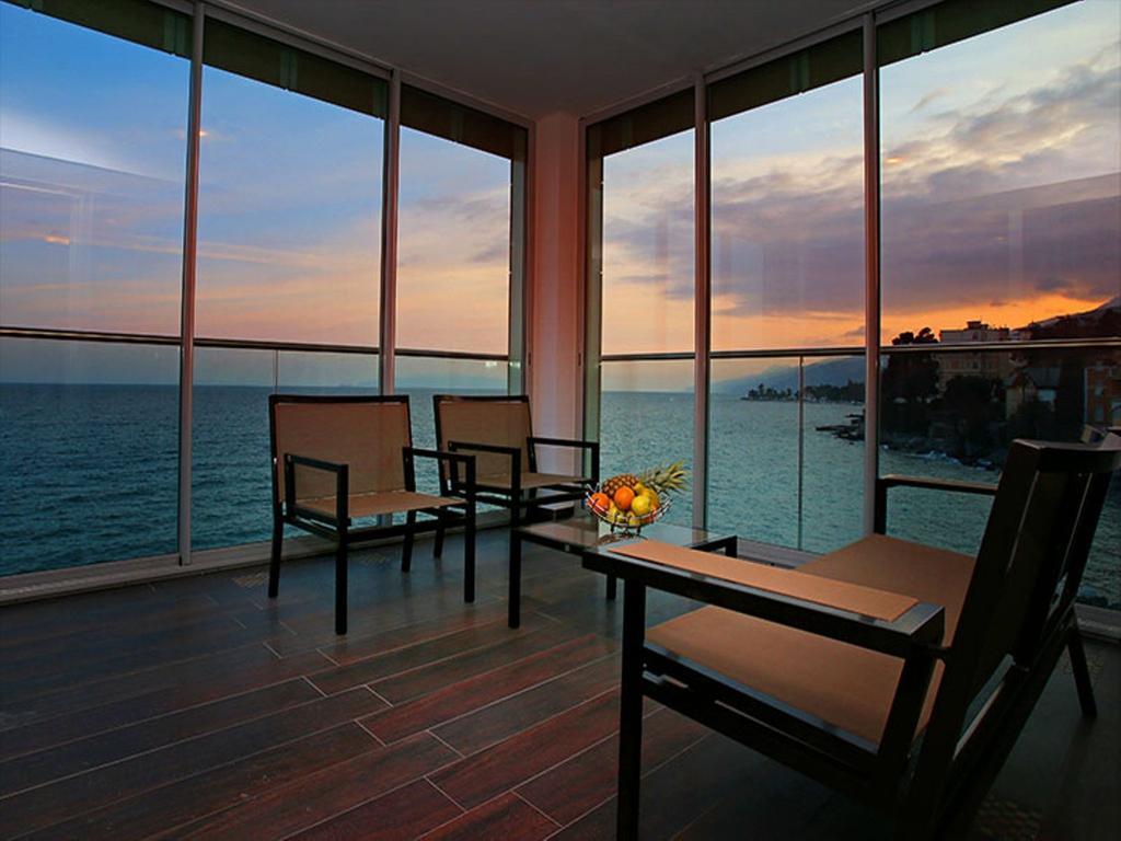 Arentz - Front Sea Apartment *