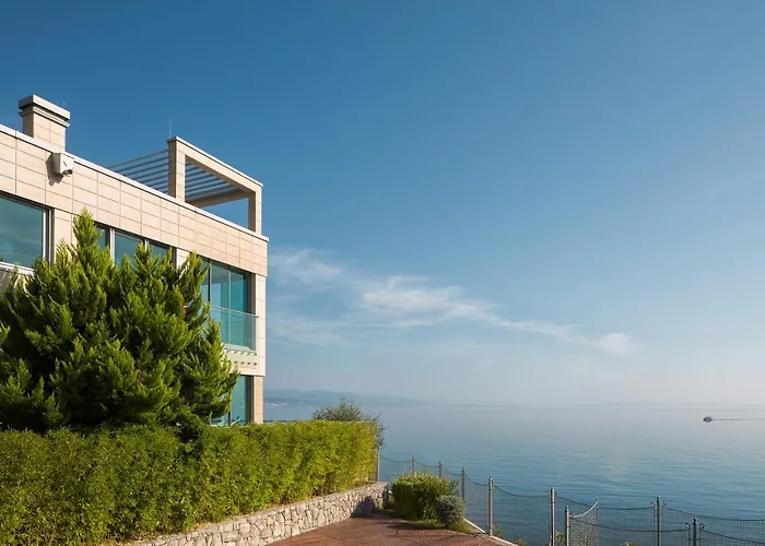 Villa Arentz Residence - Front Sea View