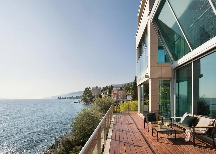 Villa Arentz Residence - Front Sea View